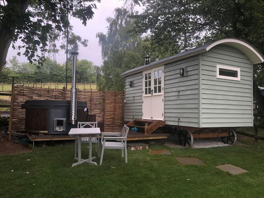 Romantic Shepherds Hut With Stunning Sunsets Hollingbourne Dış mekan fotoğraf